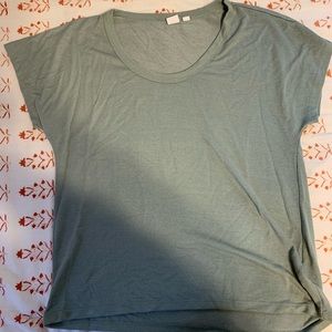Gap scoop neck sage green top size xs